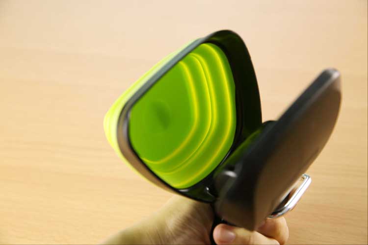 Pet Dog Travel Foldable Pooper Scooper with 1 Roll of Decomposable Bags